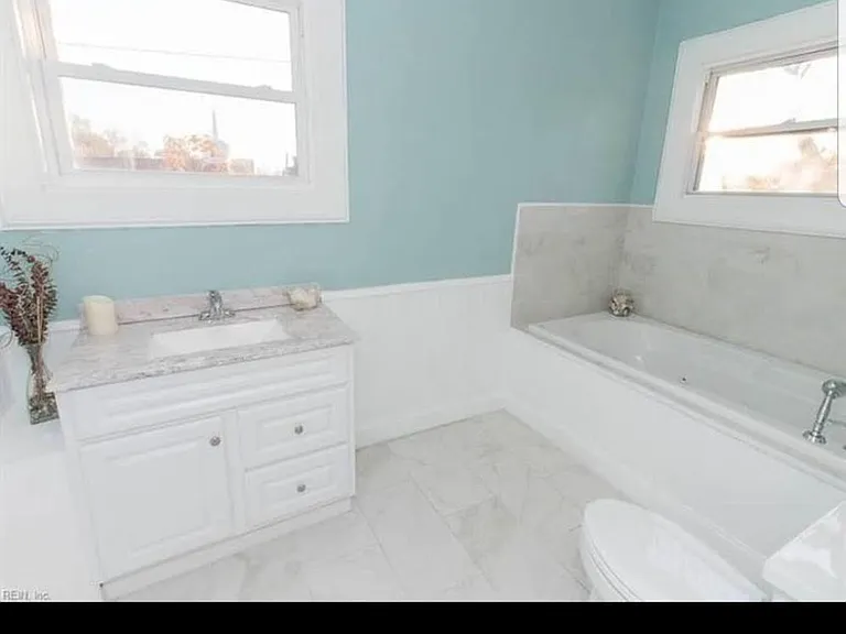 745 W 34th St — Photo 18