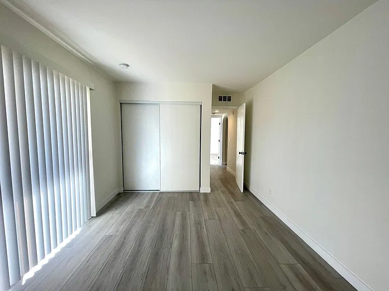 13925 Sherman Way — Photo 5