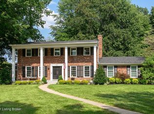 401 Kinnaird Ln, Douglass Hills, KY 40243