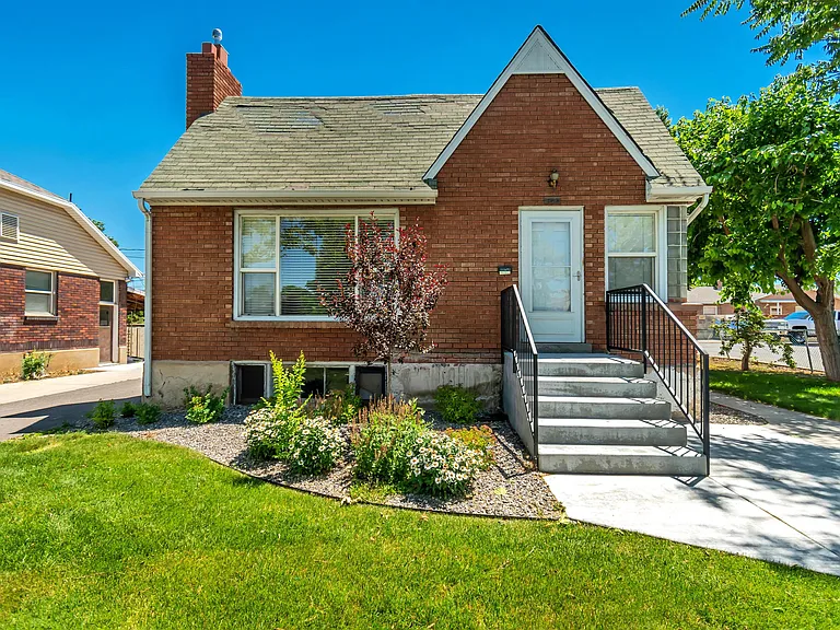 632 N Main St — Photo 1