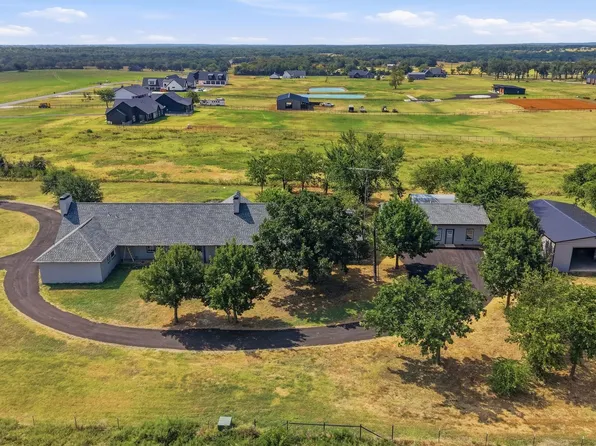 705 Club Lake Rd, Whitesboro, TX 76273