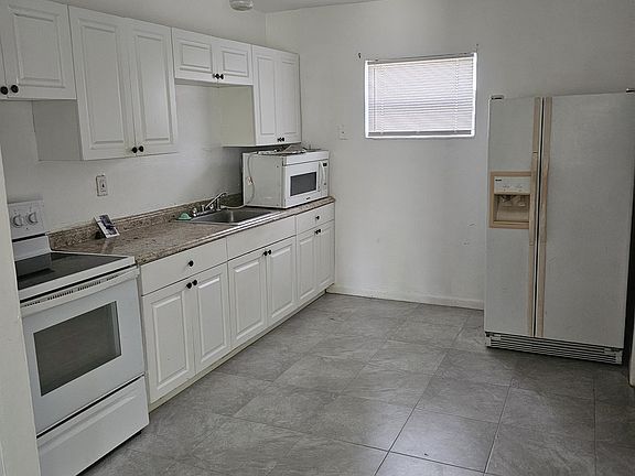 3rd image of 2009 NW 28th St #1