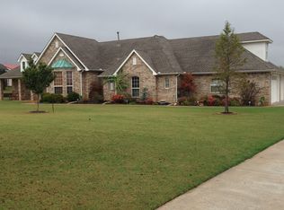 2121 NE 15th St, Moore, OK 73160