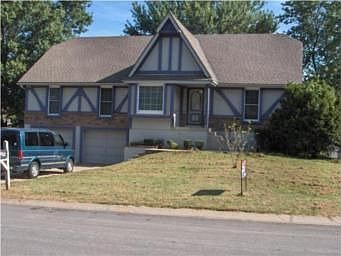 1st image of 1004 NW Roanoke Dr