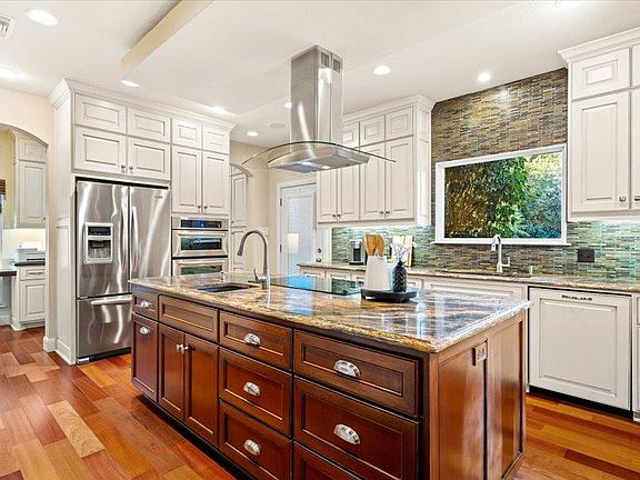 3rd image of 3803 Frodo Cv