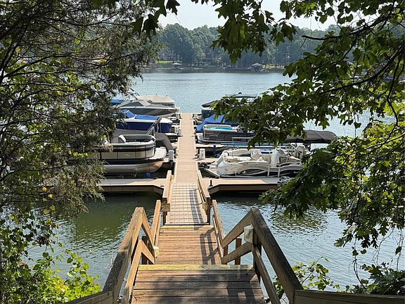2nd image of 2347 Capes Cove Dr