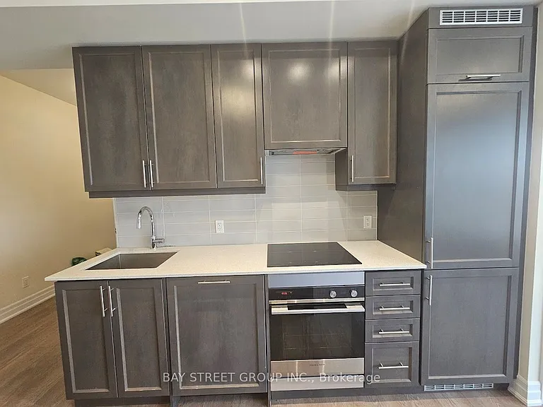 9075 Jane St #2009 — Photo 9