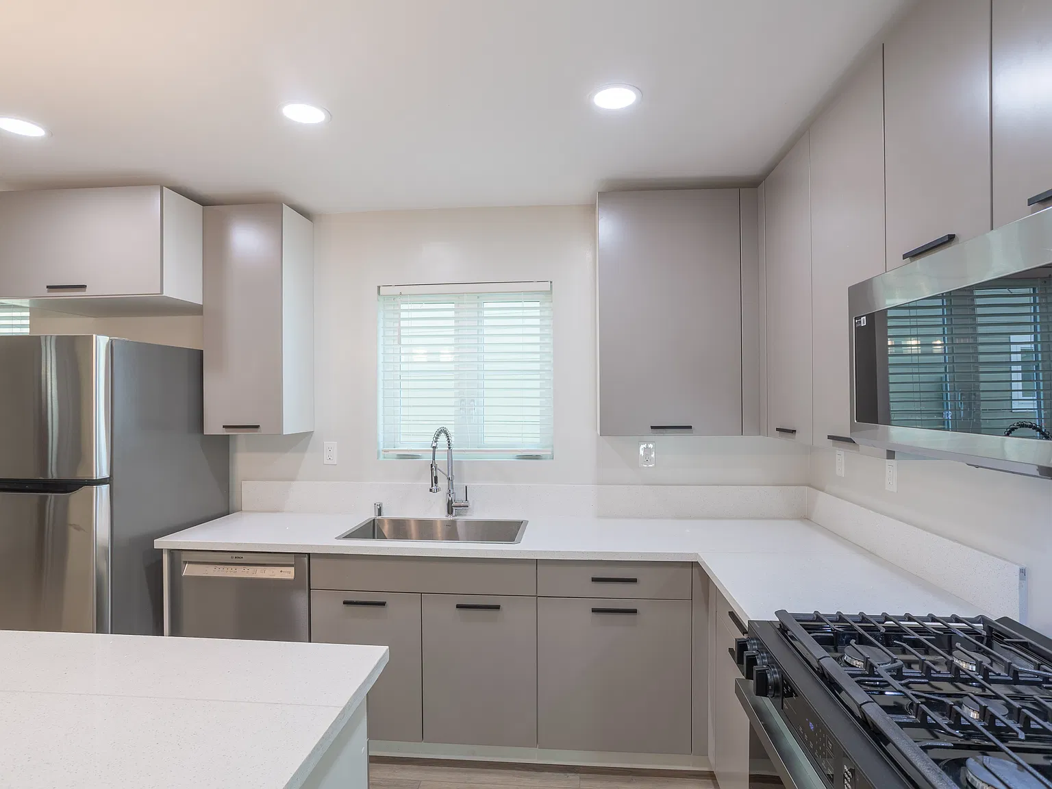 2 bed, 920 sqft, $3,995 — Photo 2