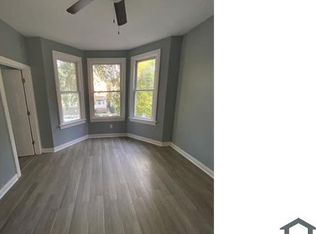 8716 S Escanaba Ave #1B, Chicago, IL 60617