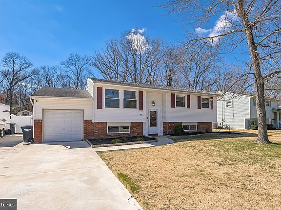 2nd image of 913 Lois Dr