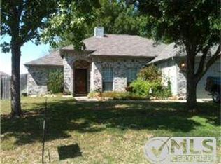 841 Park Forest Dr, Hurst, TX 76053