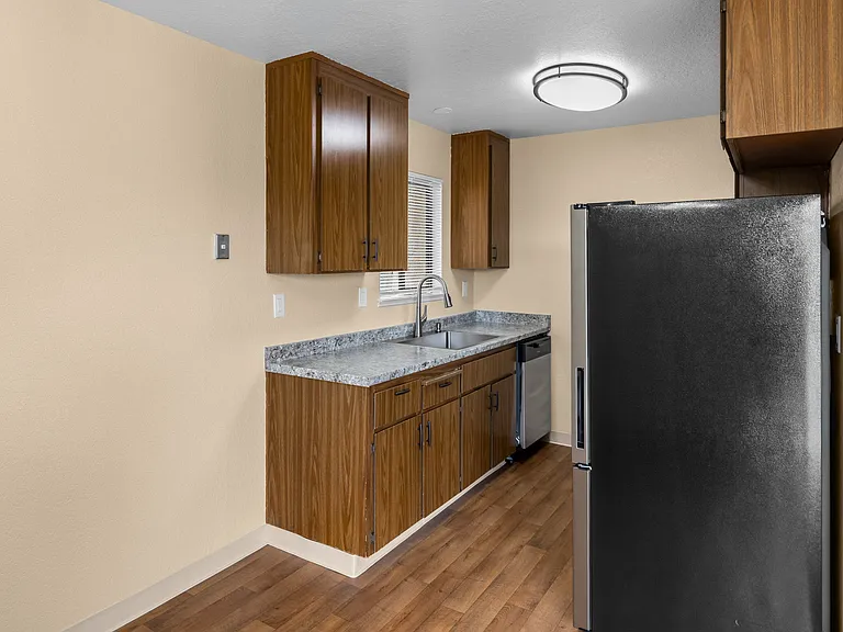 The Peppertree Apartments — Photo 32