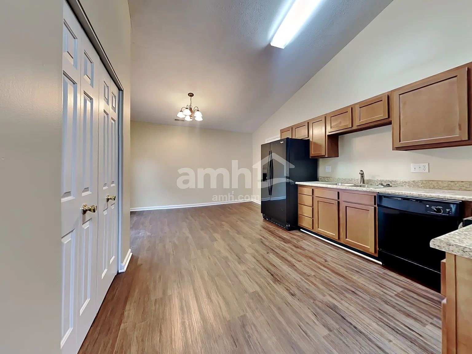 3 bed, 2.0 bath, 1212 sqft, $1,935 — Photo 4