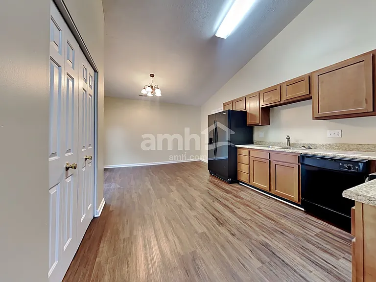 2515 Bridgewood Dr — Photo 4