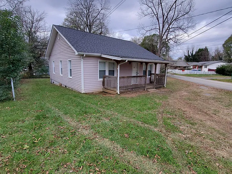 206 E Union St — Photo 4