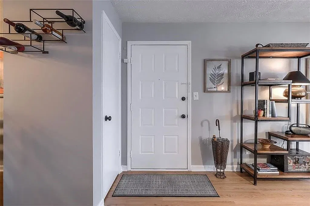 1 bed, 859 sqft, $1,600 — Photo 2