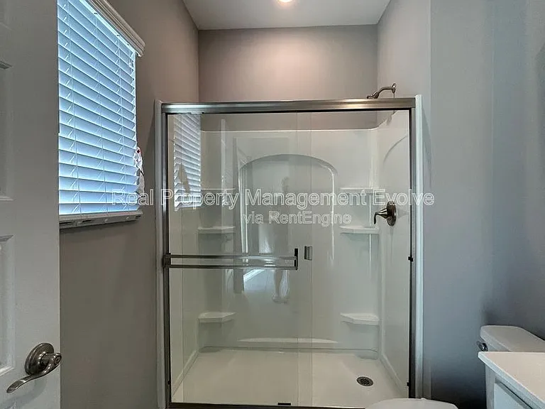 2244 W Laurie Ln — Photo 7