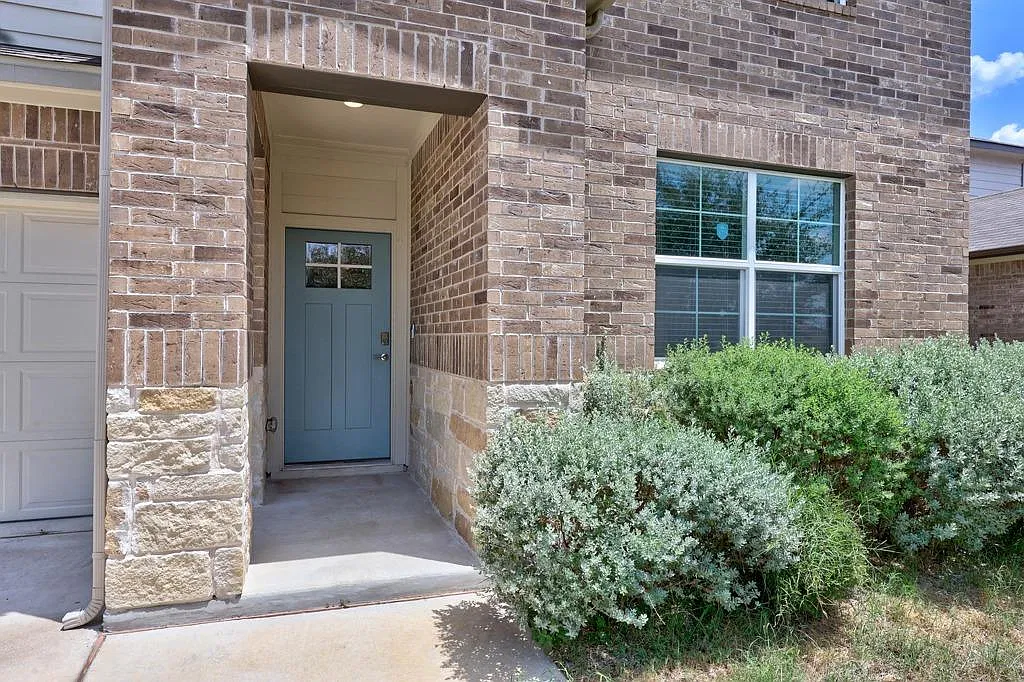 5 bed, 3.0 bath, 2763 sqft, $2,950 — Photo 3
