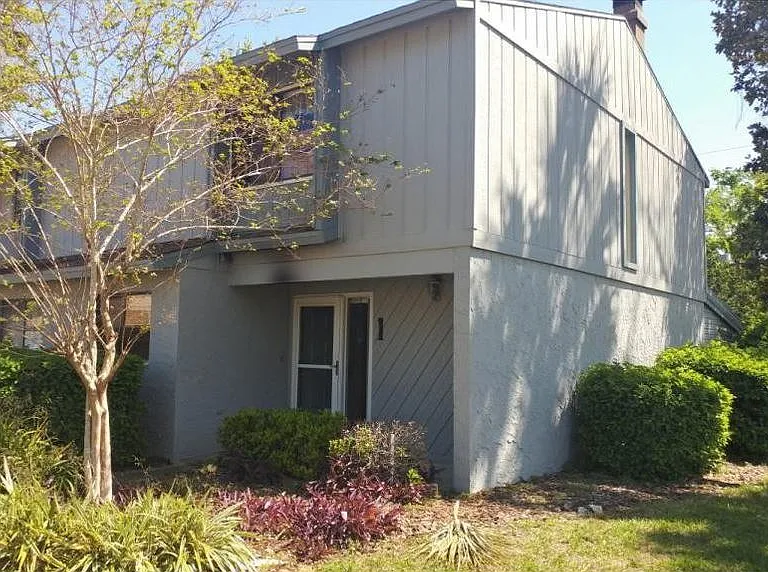 1 Fair Oaks Cir — Photo 1