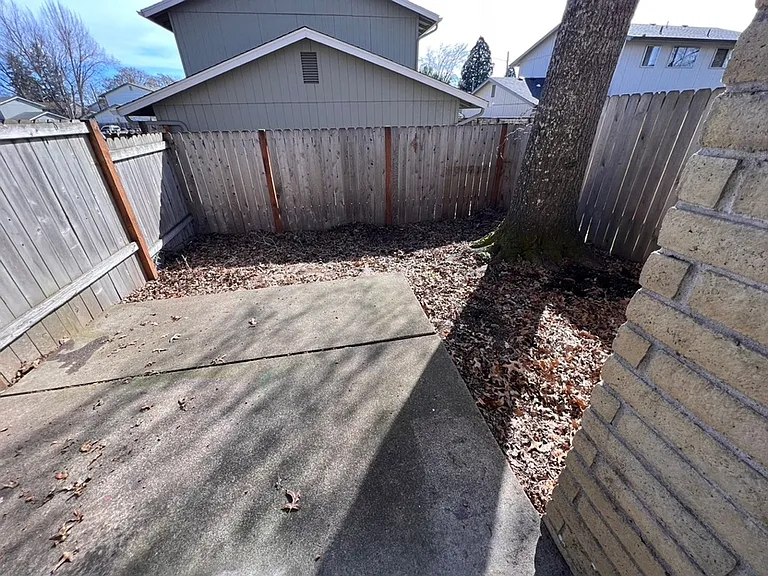 317 S 40th Pl #B — Photo 4