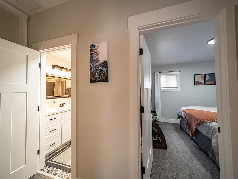 119 N 200 E — Photo 32