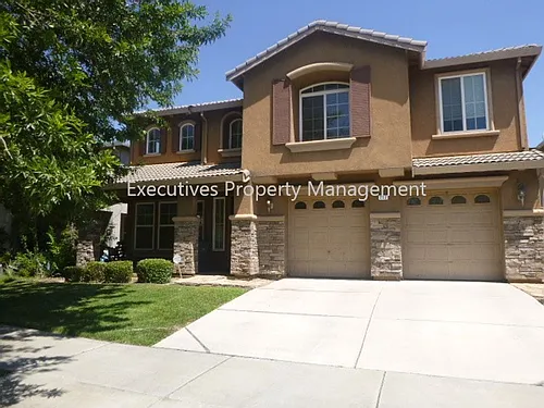 717 Round Hill Dr Photo 1