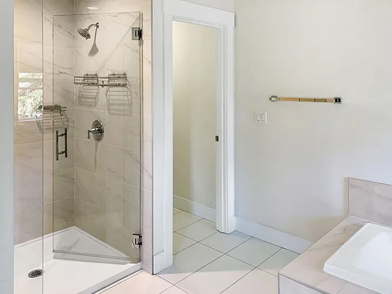 707 Newport Ct NE — Photo 24