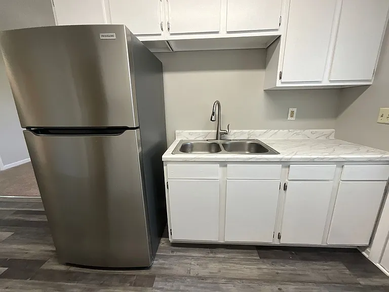 2413 Robbins St — Photo 11