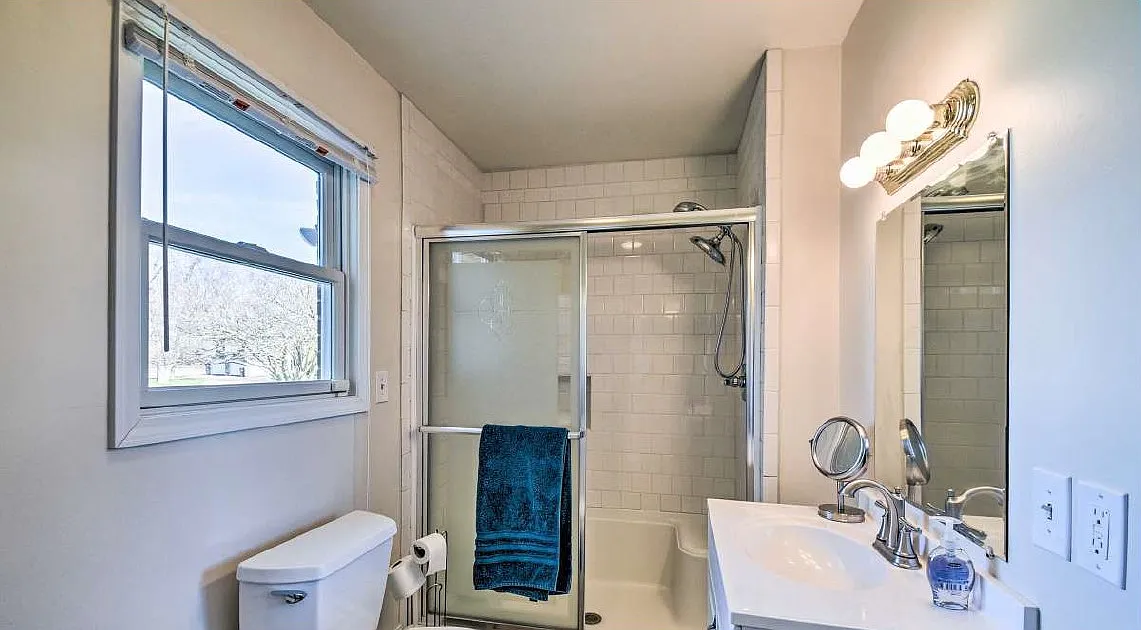 4 bed, 2403 sqft, $3,850 — Photo 2