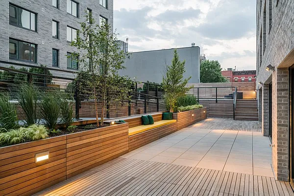 Rented by Lisa Management | media 48