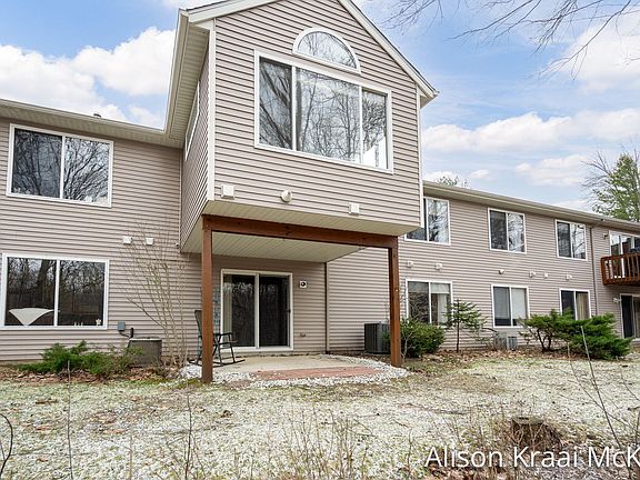 3rd image of 5923 W Lyn Haven Dr SE