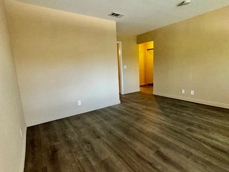 2447 Huntington Dr #11 — Photo 14
