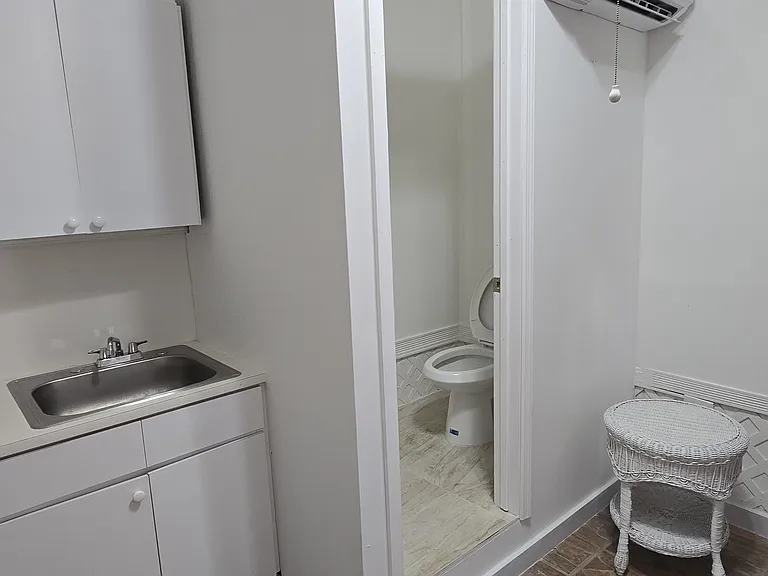 1901 SW 2nd Ave #2 — Photo 3
