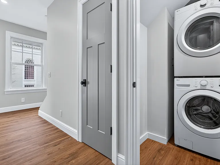 "Wiltshire" Apt 10 @ 3 Park St - 2 BR and 2 1/2 Duplex