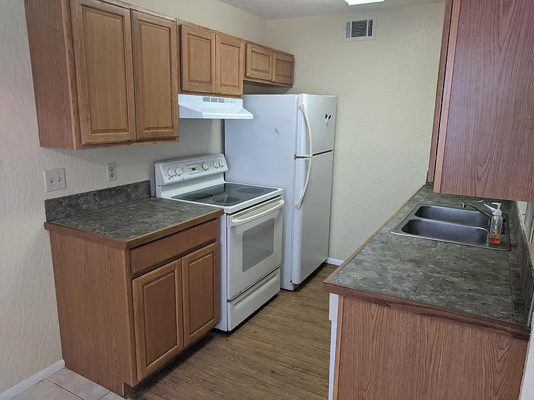 1321 Tree Ridge Ln NE — Photo 2