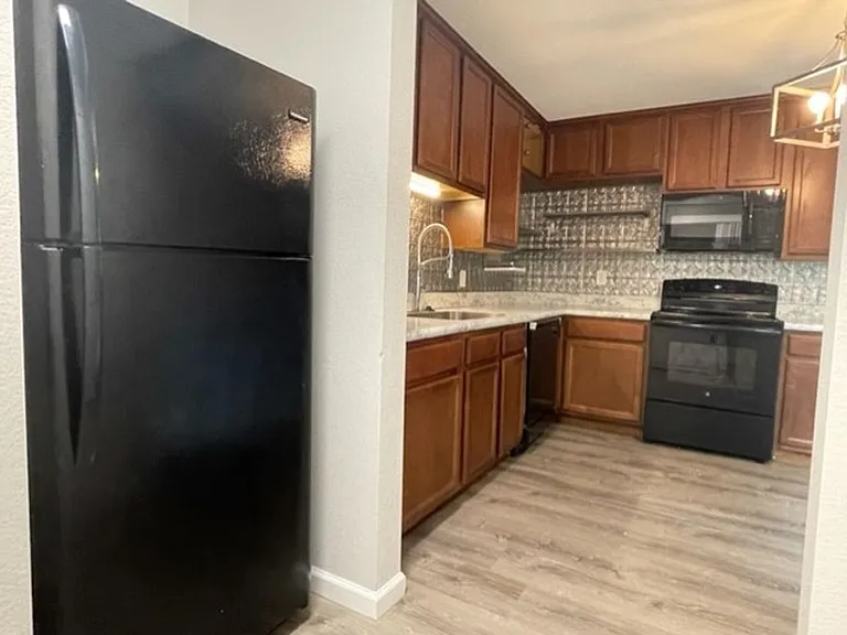 2804 Cedar Park Blvd — Photo 18