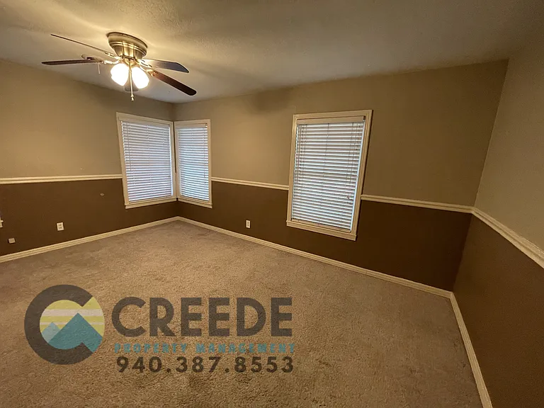 611 E University Dr — Photo 17