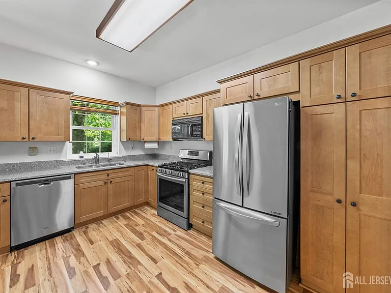 6111 Cedar Ct — Photo 9