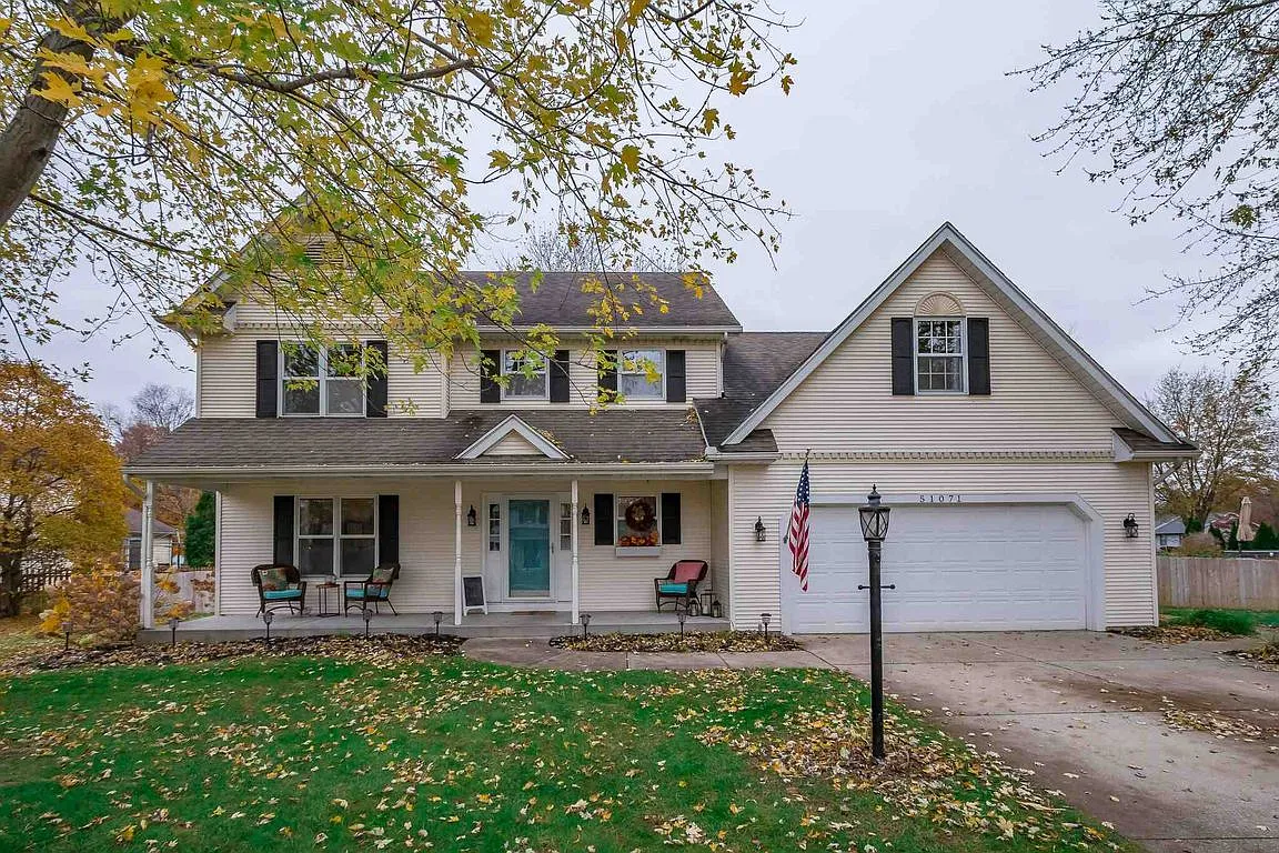 51071 Oak Lined Dr photo 1