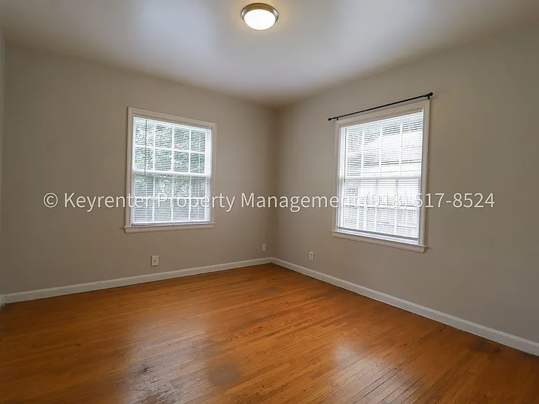 3322 E 23rd St — Photo 23