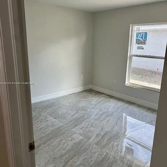 354-356 Bell Blvd S — Photo 6