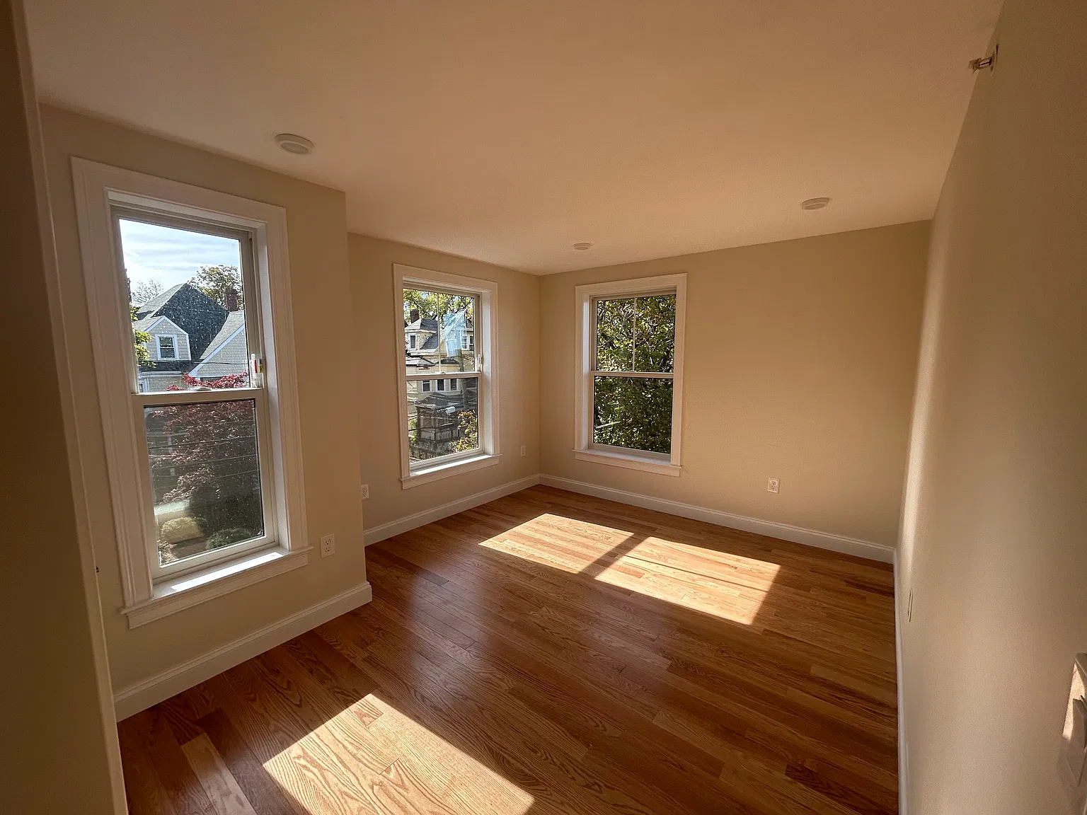4 bed, $4,500 — Photo 2