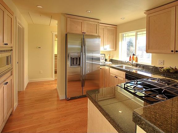 Granite tile and high-end appliances