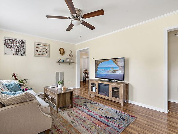 5th image of 916 Hillsboro Dr