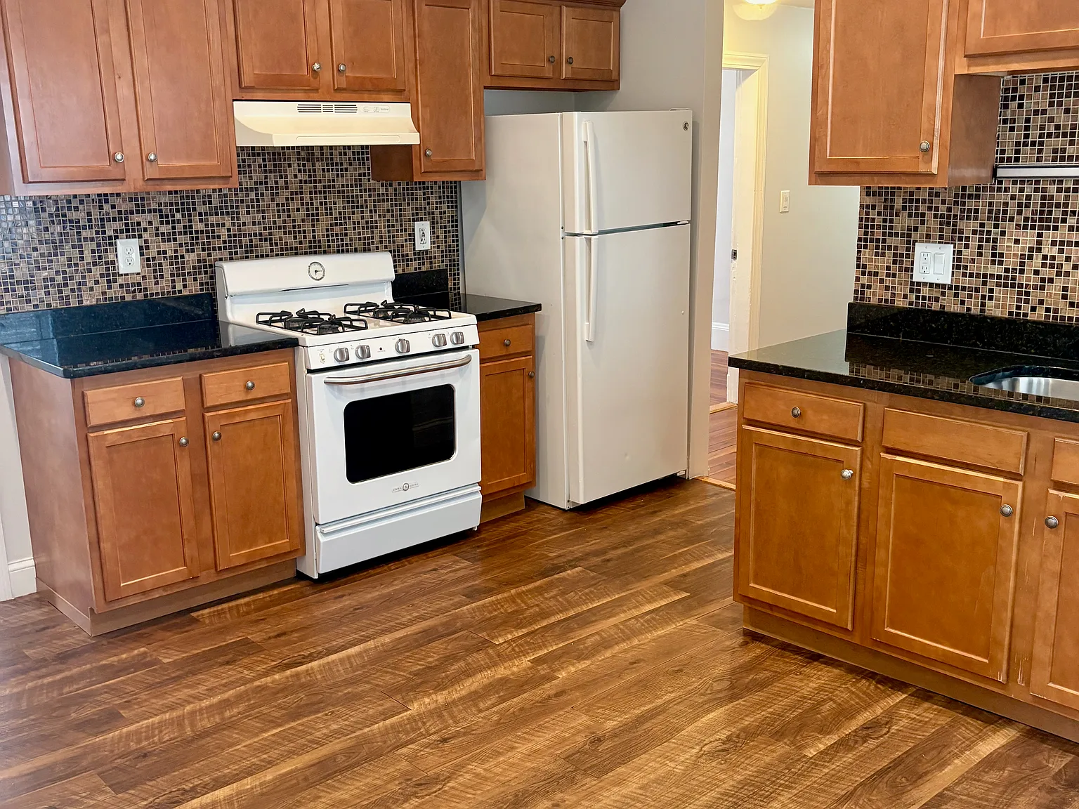4 bed, 1200 sqft, $3,600 — Photo 3