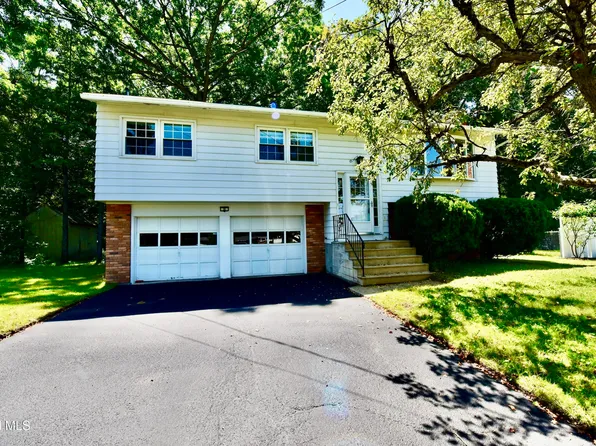 4 Cedar Court, Schenectady, NY 12309