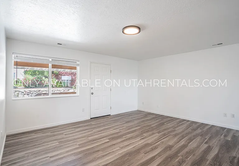 2059 S State St — Photo 7