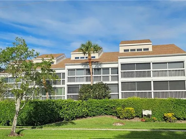 1050 9th St S APT 102, Naples, FL 34102