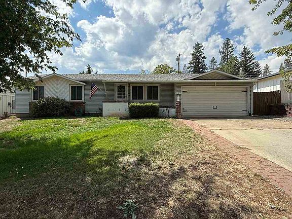 2nd image of 807 Oak St