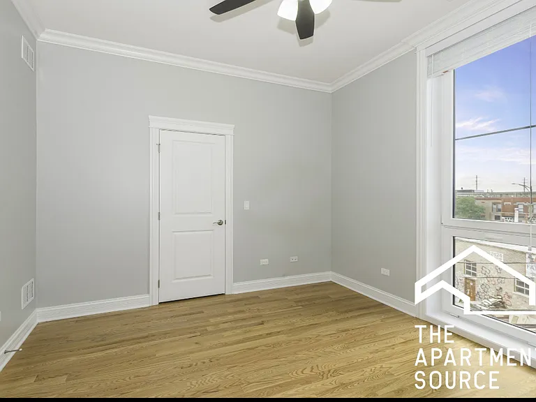 516 N Western Ave — Photo 9